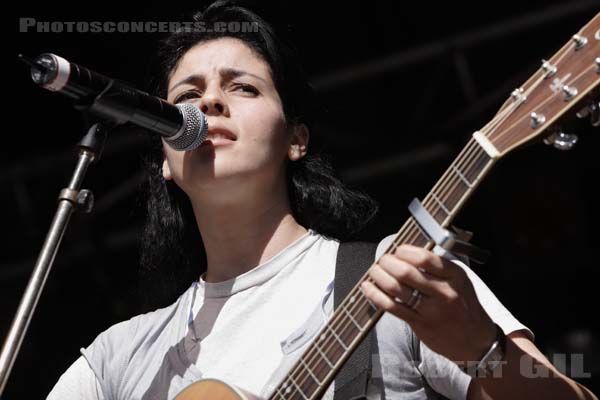 SOUAD MASSI - 2006-04-02 - PARIS - Place de la Republique - 